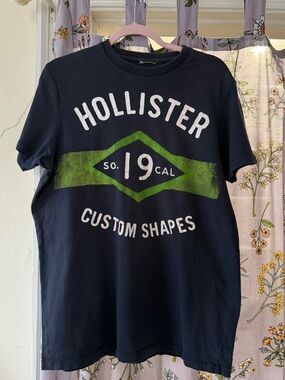 Y2K Hollister Navy Blue Tee with Green and White Graphic